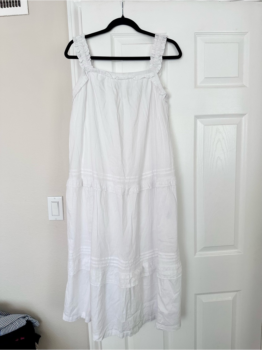 Old Navy White ruffled maxi dress - size petite large